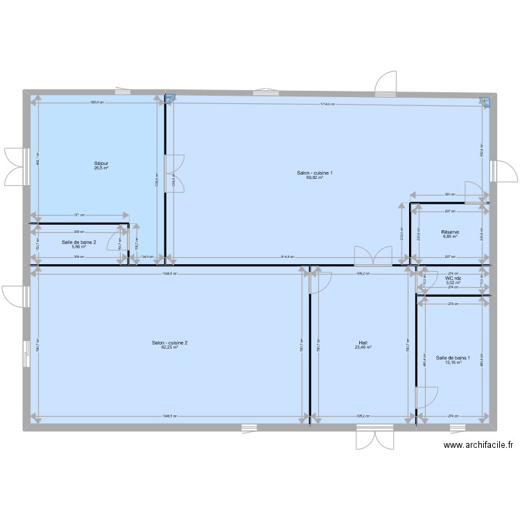 RDC (Bleu). Plan de 8 pièces et 211 m2