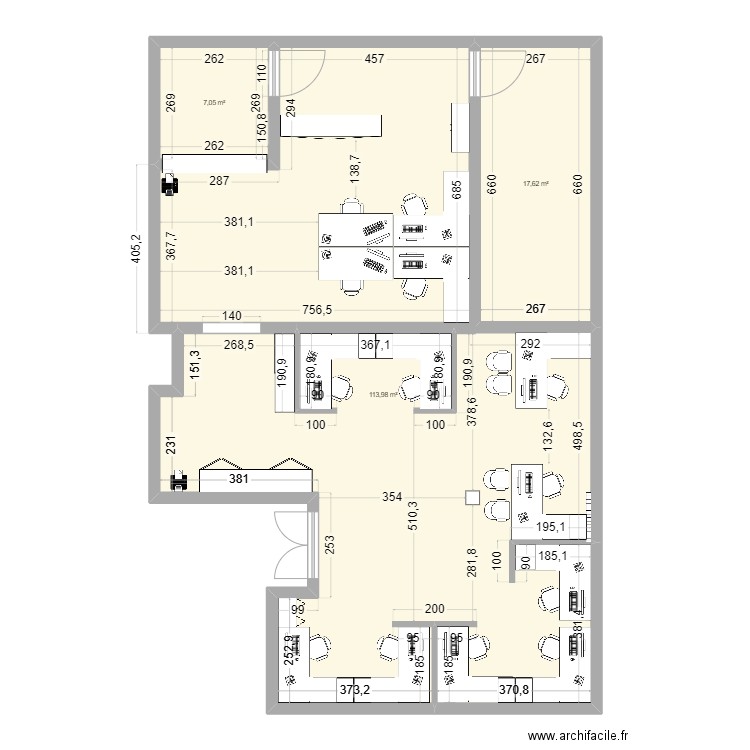 Bureau 9 comptoir 4 porte gauche ouvert. Plan de 3 pièces et 139 m2