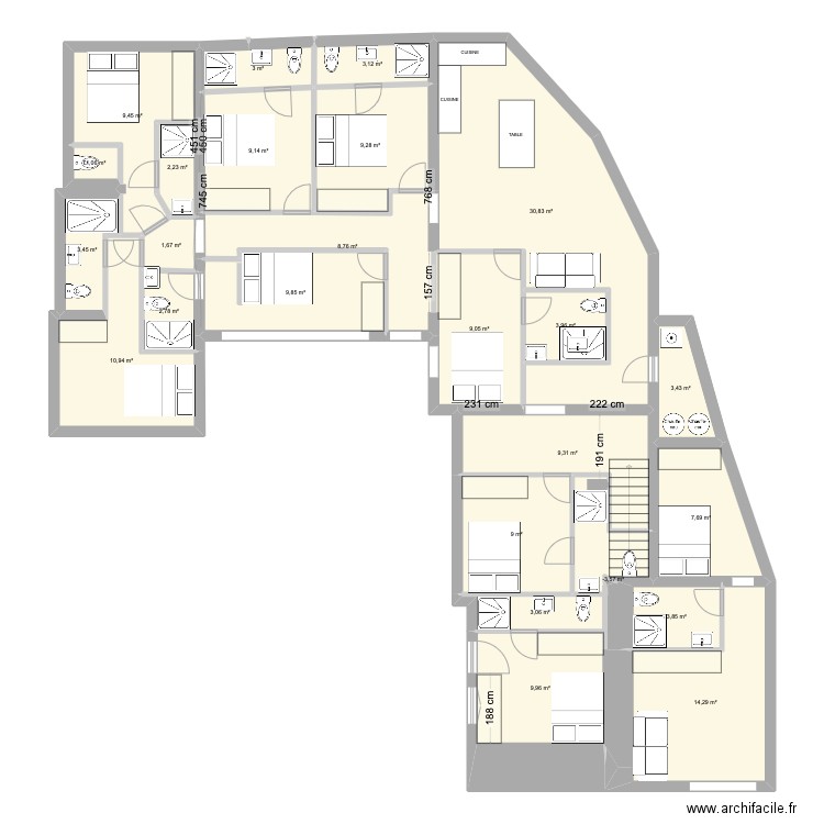 VILLA AVIGNON. Plan de 25 pièces et 179 m2