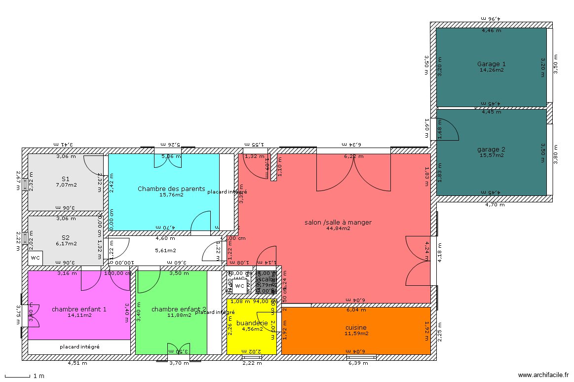 maison en bois. Plan de 13 pièces et 153 m2