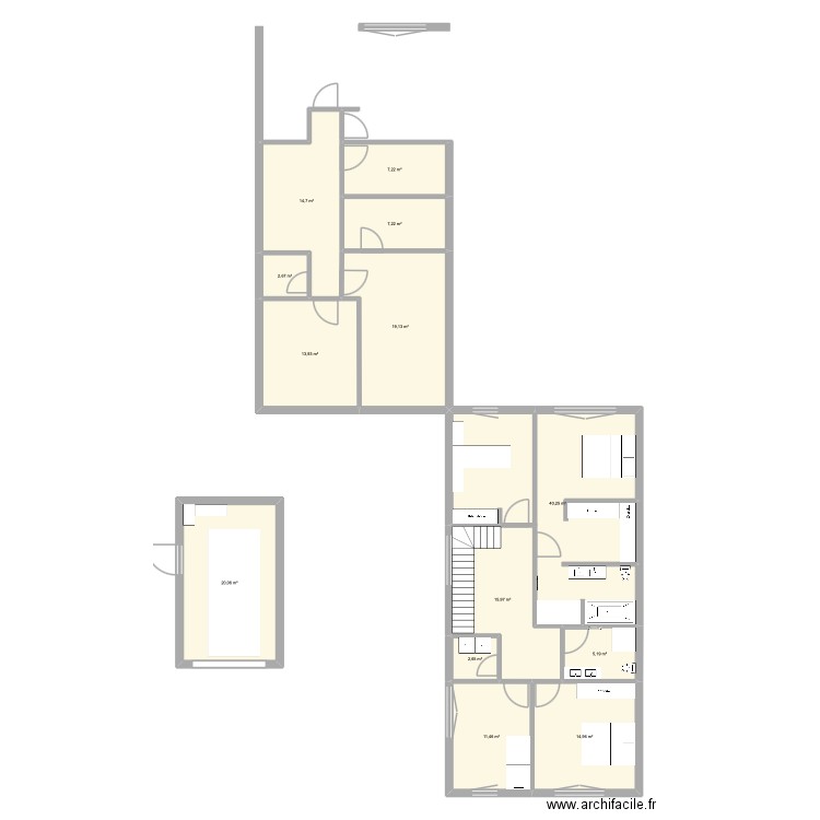 Cave. Plan de 13 pièces et 175 m2