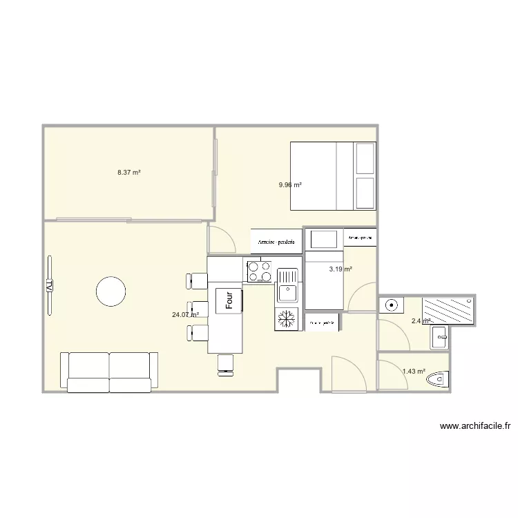 T2 origine mange debout. Plan de 