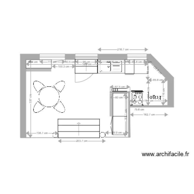Cuisine 3 avec les meubles. Plan de 