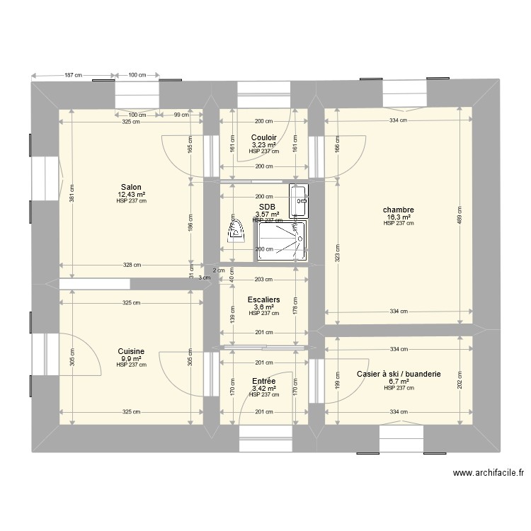 Appartement RDC Saint veran avec isolation. Plan de 8 pièces et 59 m2