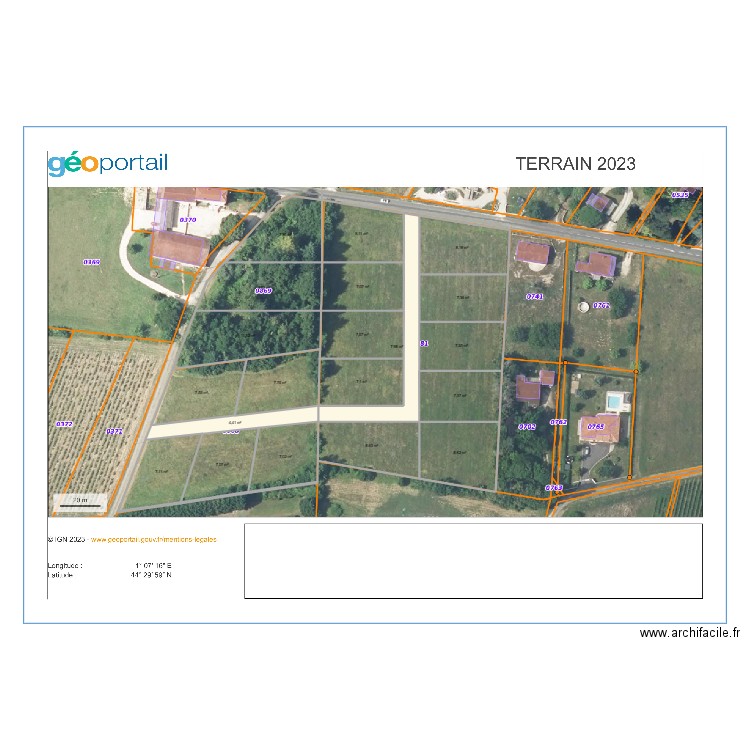 TERRAIN. Plan de 20 pièces et 155 m2