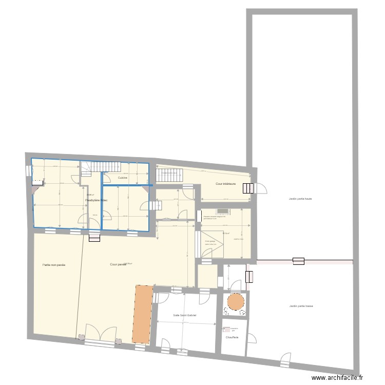 Bourron  Accès et WC PMR. Plan de 0 pièce et 0 m2