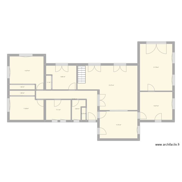 Rdc. Plan de 14 pièces et 142 m2