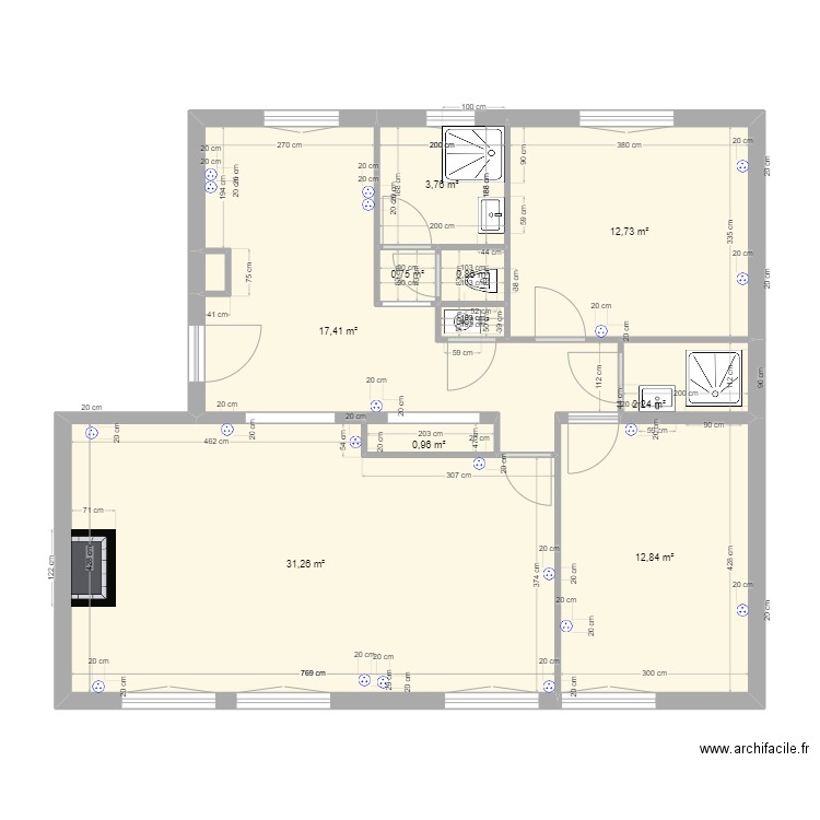 Roger. Plan de 11 pièces et 84 m2