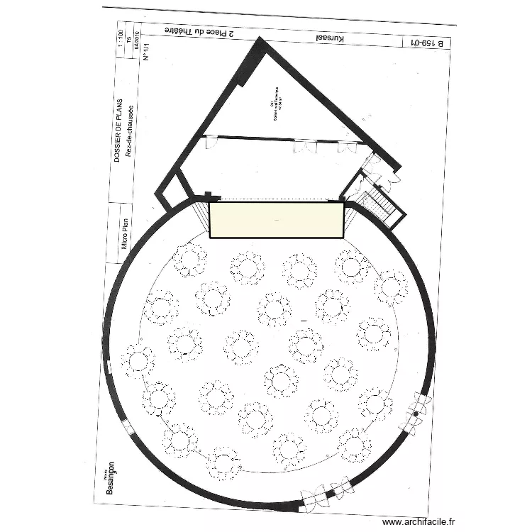 Grande salle 25 tables rondes. Plan de 1  et 133 m²