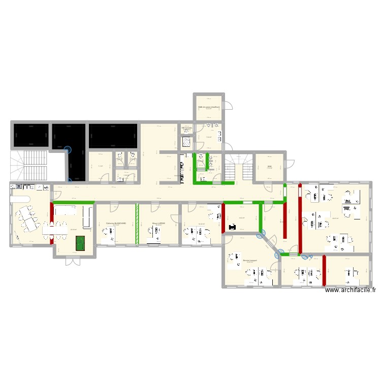 Bureaux RDC avec cloison à supprimer. Plan de 24 pièces et 364 m2