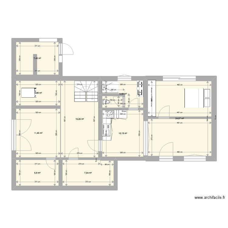 Ploum F1 ss sol. Plan de 9 pièces et 93 m2