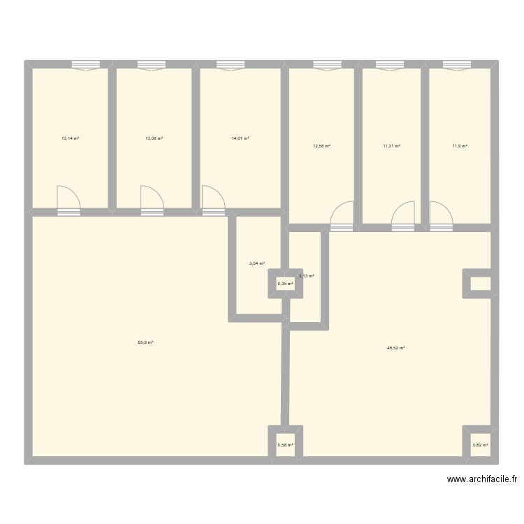 Castelnaud. Plan de 13 pièces et 200 m2