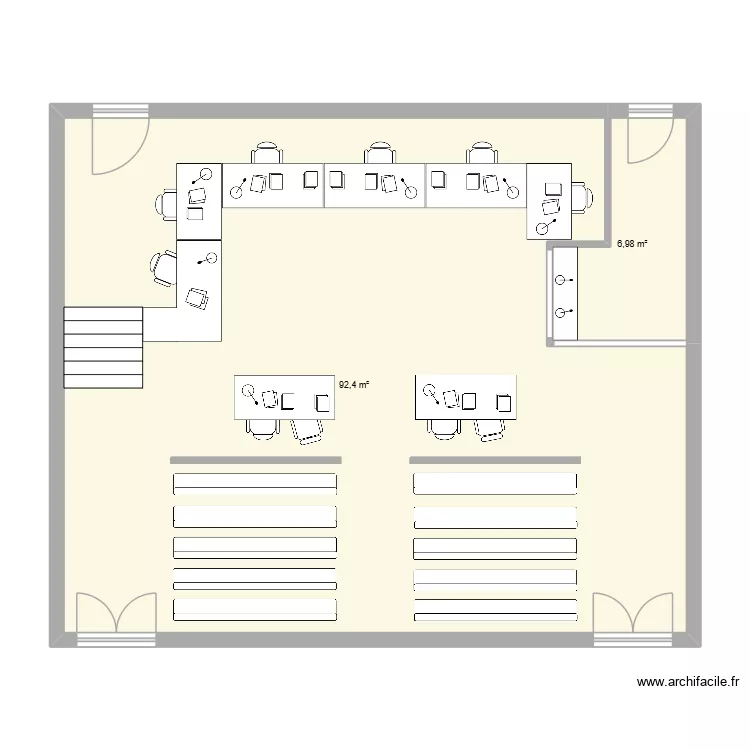 Salle de tribunal. Plan de 2 et 99 m² Salle de tribunal. Plan de 2 et 99 m²