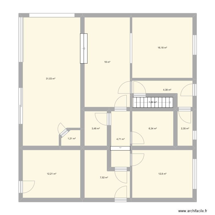 bas futur. Plan de 13 pièces et 122 m2