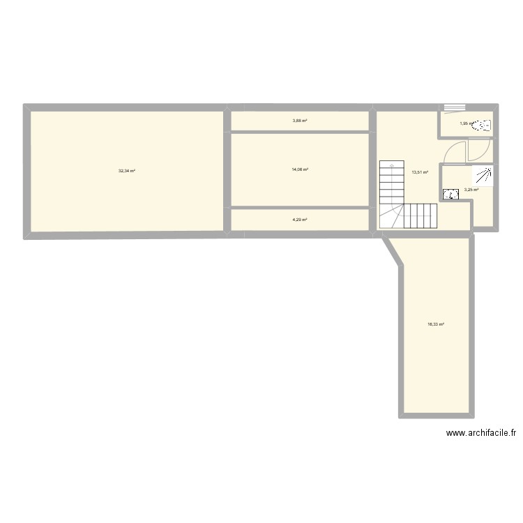 1 er étage courte cavée. Plan de 8 pièces et 90 m2