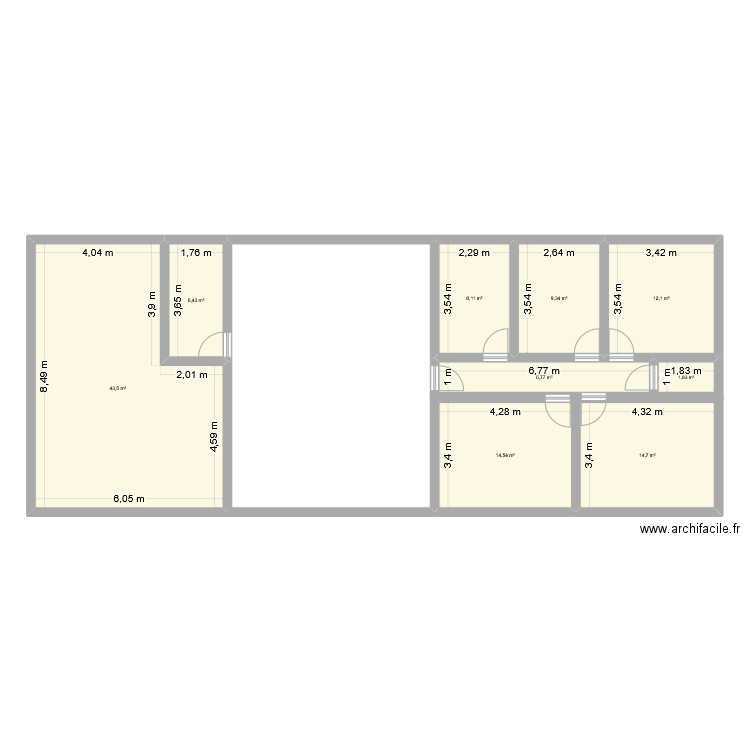 Maison. Plan de 9 pièces et 117 m2