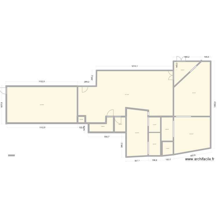 ibrahim. Plan de 13 pièces et 295 m2