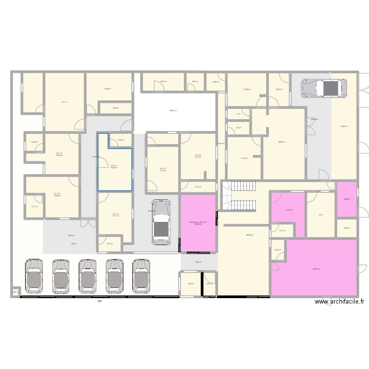 Plan Nouveau Bouaké. Plan de 46 pièces et 552 m2