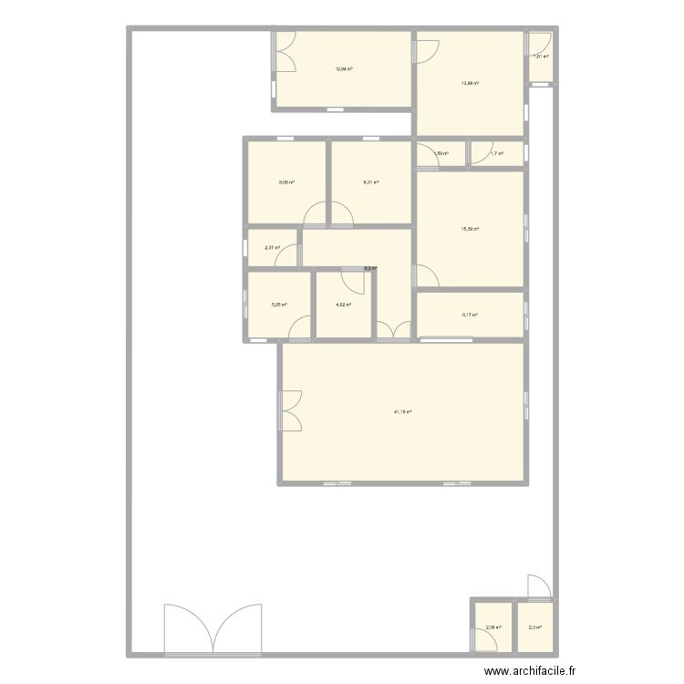 Maradi 001. Plan de 16 pièces et 136 m2