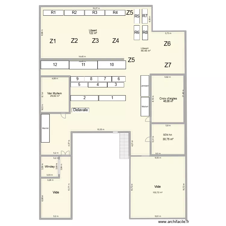 33 mezza. Plan de 6 et 838 m² 33 mezza. Plan de 6 et 838 m²