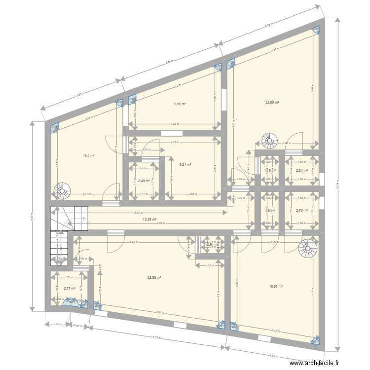 Plan Aubière 1er étage vide. Plan de 14 pièces et 123 m2