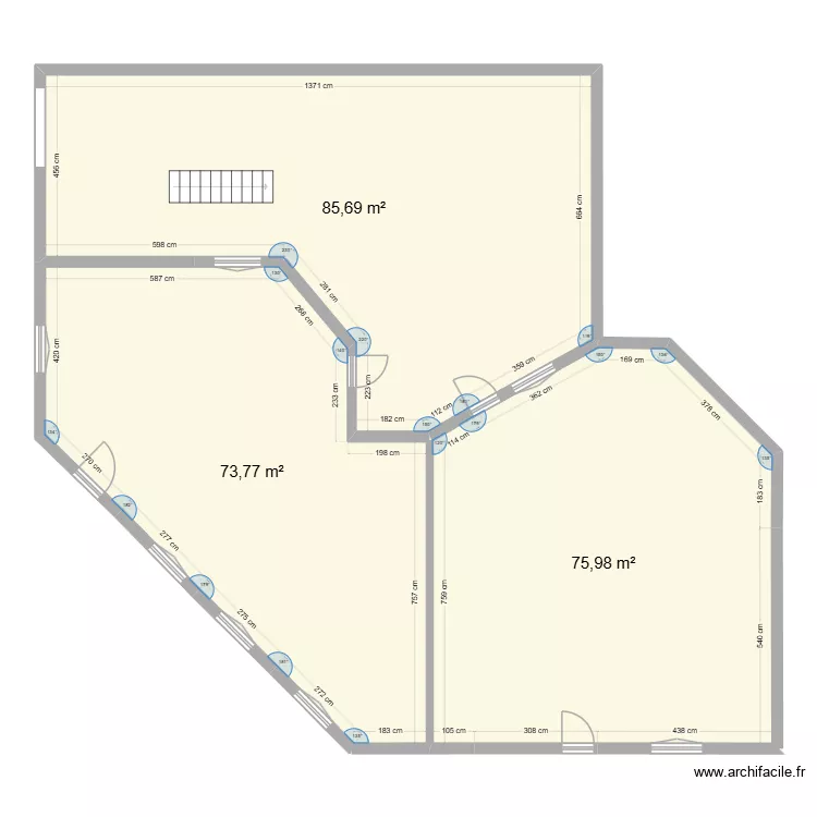 lulu gare. Plan de 3  et 235 m²