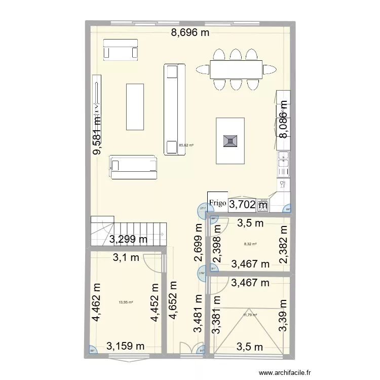 Neuilly Sous Clermont. Plan de 4 pièces et 120 m²