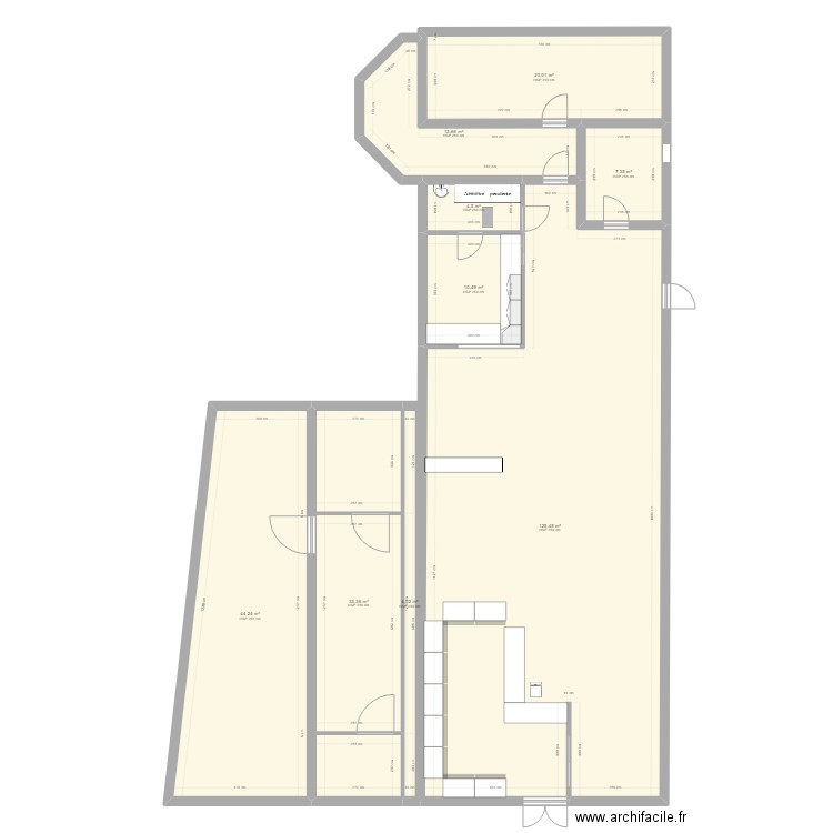 Etable. Plan de 10 pièces et 481 m2