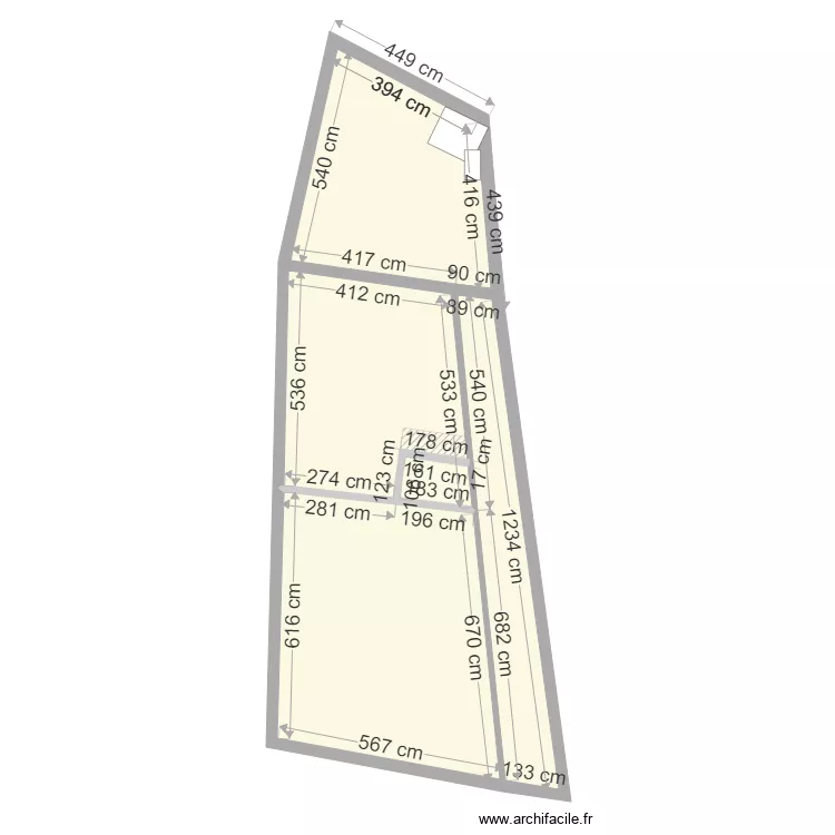maison rdc couloir salon  cuisine et zone escalier. Plan de 