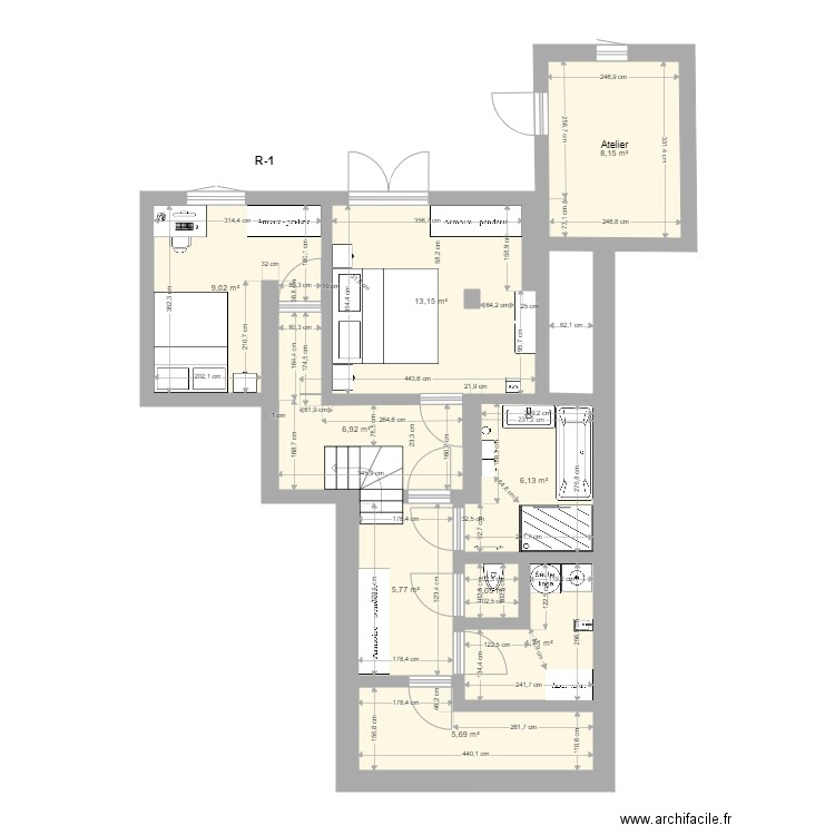 Plan R moins 1 escalier ok. Plan de 9 pièces et 61 m2