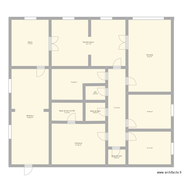 Maison familiale. Plan de 13 pièces et 210 m2