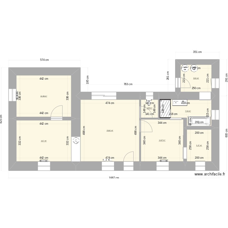 plan maison . Plan de 8 pièces et 85 m2