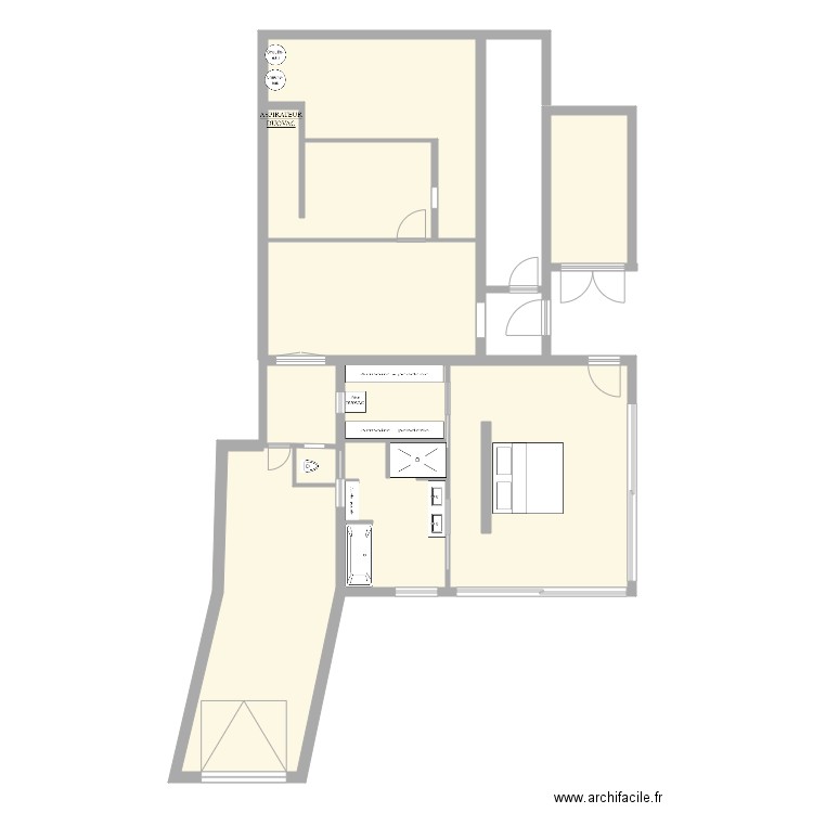 Bureau  V1. Plan de 7 pièces et 141 m2