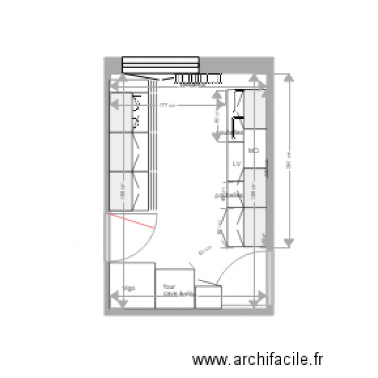 cuisine 6 meubles hauts. Plan de 1 pièce et 9 m2