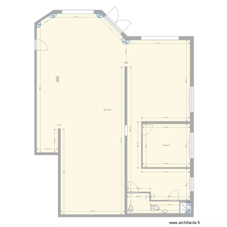 Magasin vide cot&eacute;. Plan de 