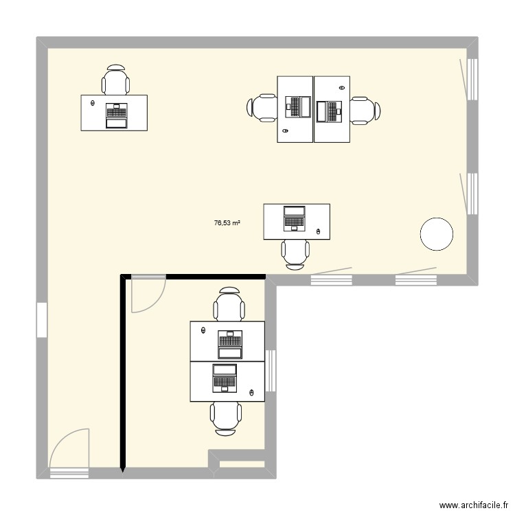 Bureau. Plan de 1 pièce et 77 m2