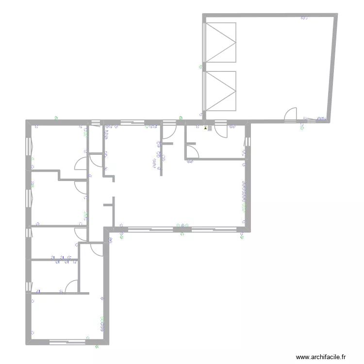 Maison. Plan de 9 pièces et 182 m²