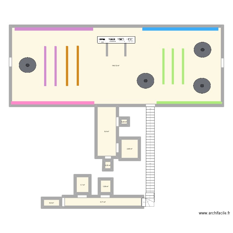 Nocibe. Plan de 9 pièces et 165 m2