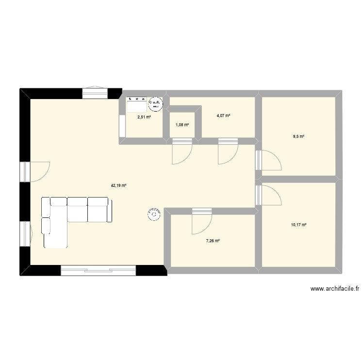 Maison plein pied. Plan de 7 pièces et 77 m2