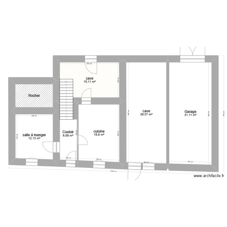 RDC. Plan de 7 pièces et 117 m2