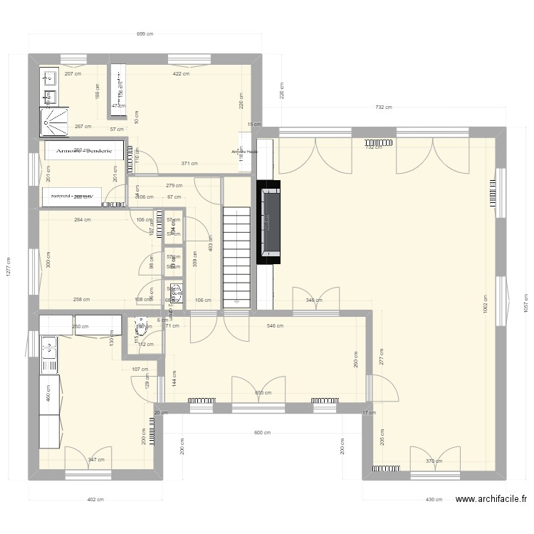 RdC base. Plan de 7 pièces et 132 m2