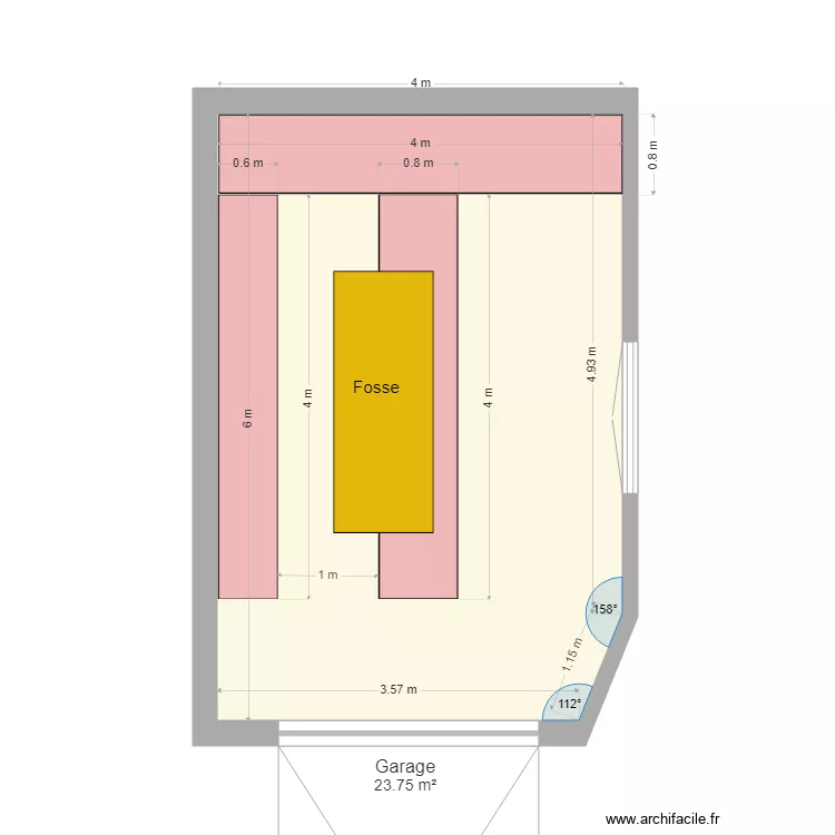 Garage avec &eacute;tag&egrave;res. Plan de 