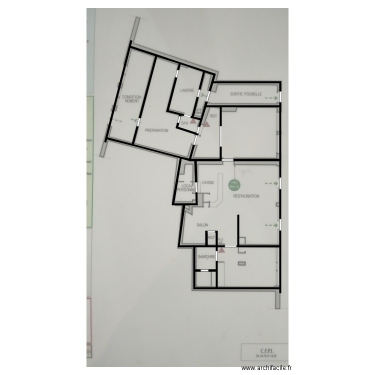 SIMON MONTLUCON. Plan de 9 pièces et 272 m2