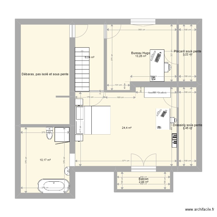 Maison étage. Plan de 8 pièces et 80 m2