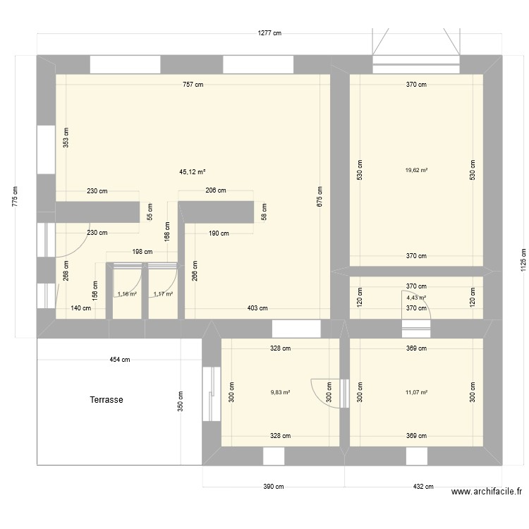 Maison avec extension. Plan de 7 pièces et 92 m2