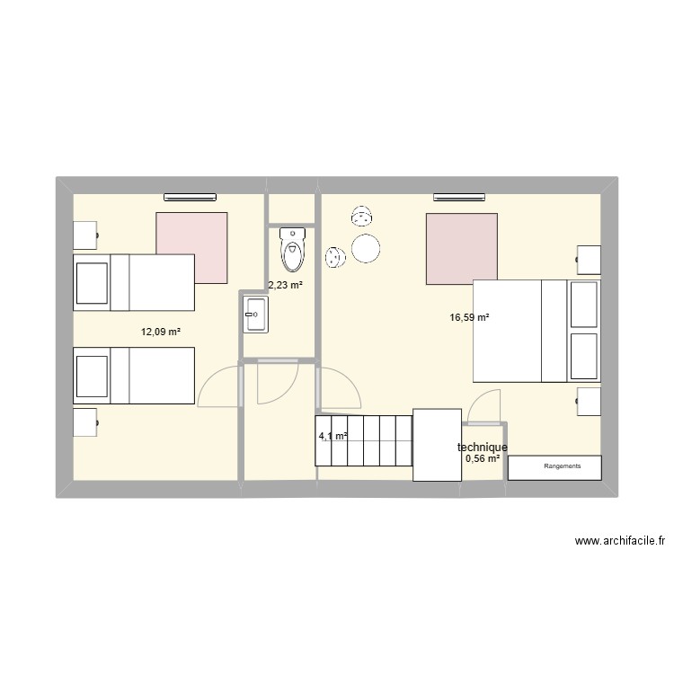 Etage annexe avec meubles et lits séparés. Plan de 5 pièces et 36 m2