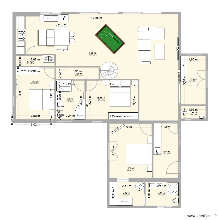 surfaces isolées. Plan de 12 pièces et 179 m2
