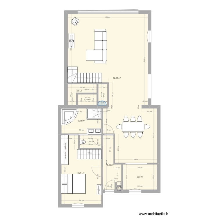 pucchini 2024. Plan de 9 pièces et 103 m2