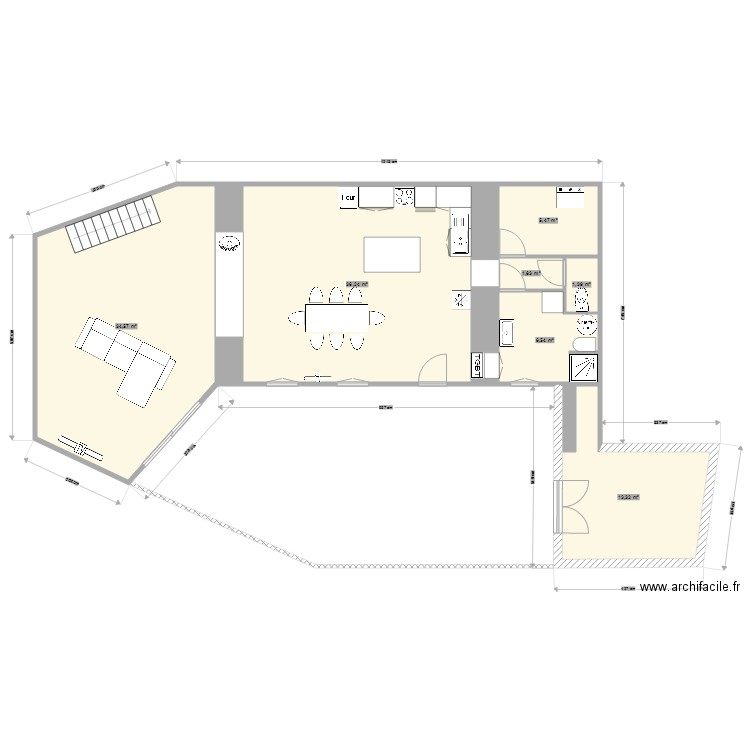 RDC. Plan de 7 pièces et 99 m2