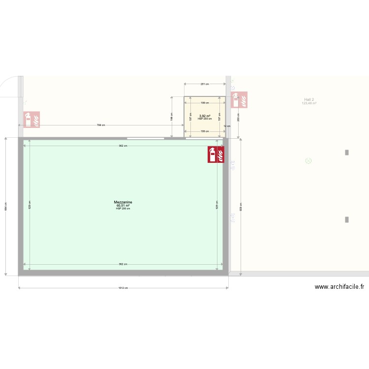 magasin dénaturé. Plan de 8 pièces et 339 m2